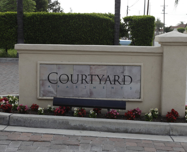 Courtyard Apartment Homes in Buena Park, CA - Foto de edificio - Building Photo