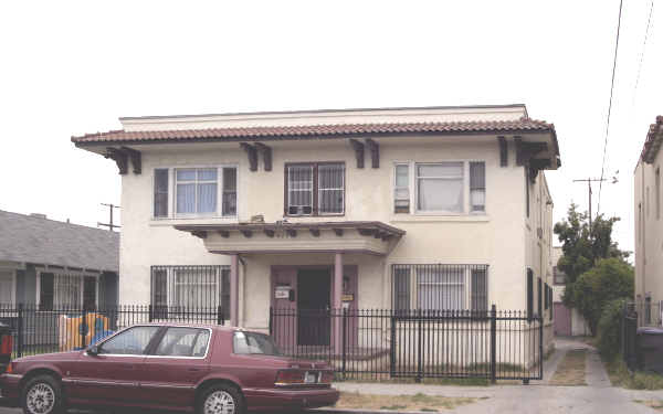 429-433 E 17th St in Long Beach, CA - Foto de edificio - Building Photo