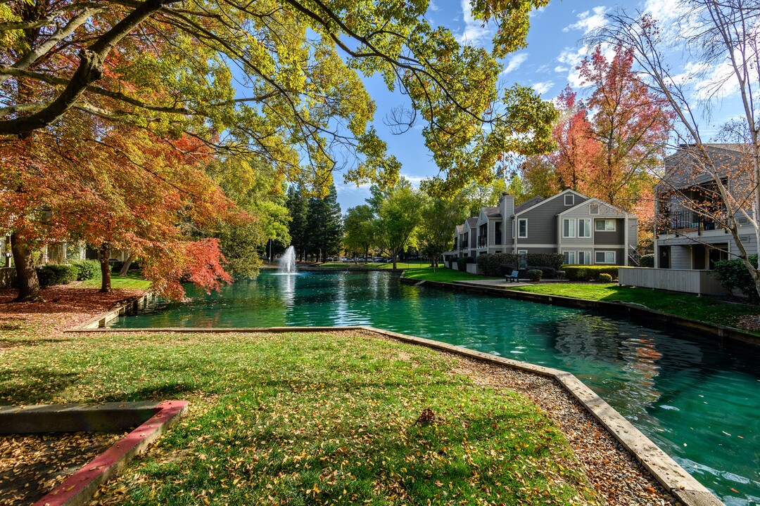 Harbor Oaks Apartments in Sacramento, CA - Building Photo