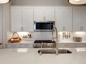 4711 Vaughan St in Austin, TX - Building Photo - Building Photo