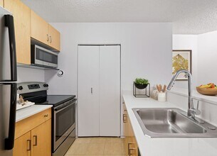 60 W Superior St in Chicago, IL - Building Photo - Building Photo