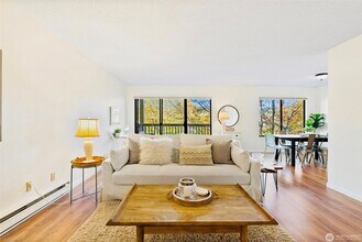 2550 Thorndyke Ave W in Seattle, WA - Foto de edificio - Building Photo