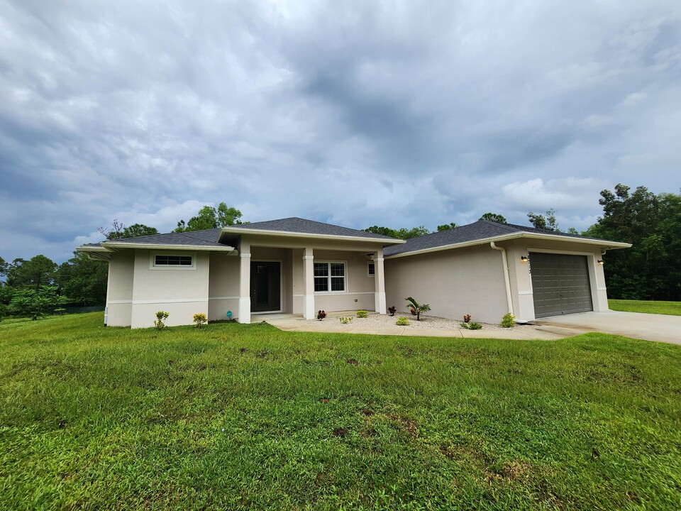 18713 92nd Ln N in Loxahatchee, FL - Building Photo