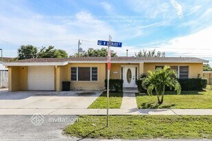 1302 W Broward St in Lantana, FL - Building Photo