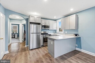 7318 Frontenac St in Philadelphia, PA - Foto de edificio - Building Photo