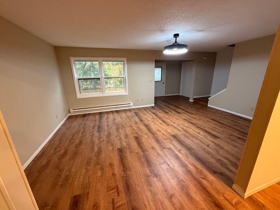 612 4th St N in Hudson, WI - Building Photo