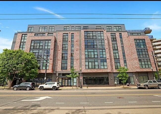 1402 H St NE, Unit 306 in Washington, DC - Foto de edificio - Building Photo