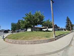 2801 Loyola St in Bakersfield, CA - Building Photo - Building Photo
