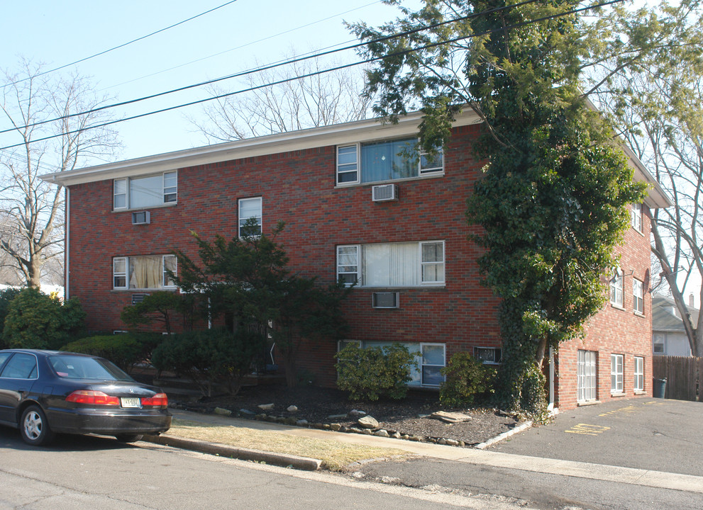 2025 Oliver St in Rahway, NJ - Building Photo