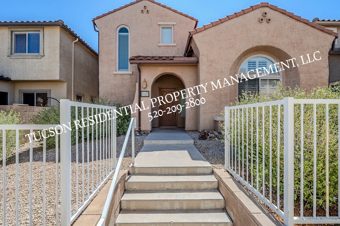 10534 E Native Rose Trail in Tucson, AZ - Building Photo