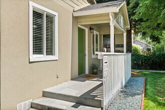 1170 Hobart St in Chico, CA - Building Photo - Building Photo