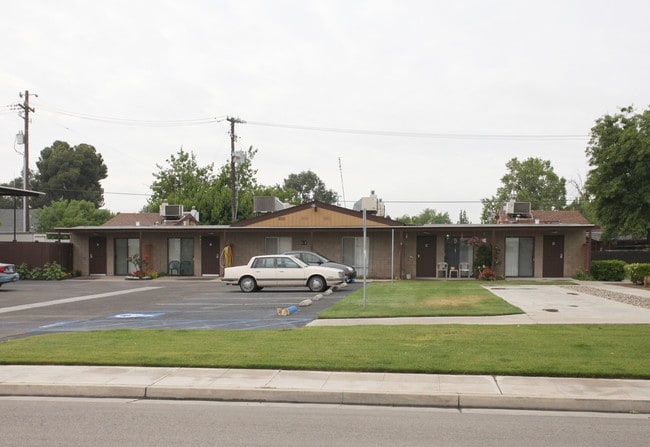 Lemoore Elderly Apartments in Lemoore, CA - Foto de edificio - Building Photo