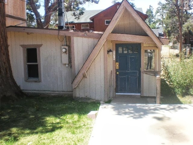 236 Kern Ave in Sugarloaf, CA - Building Photo