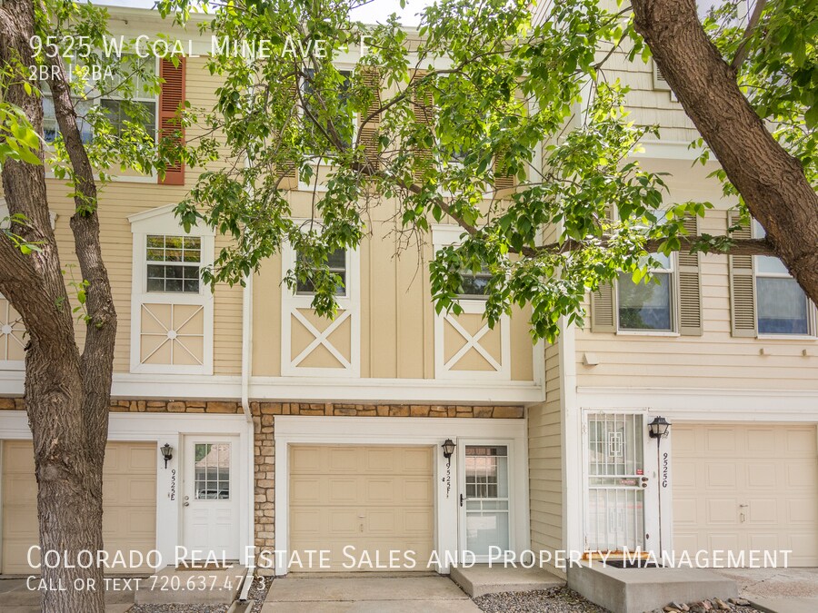 9525 W Coal Mine Ave in Littleton, CO - Building Photo
