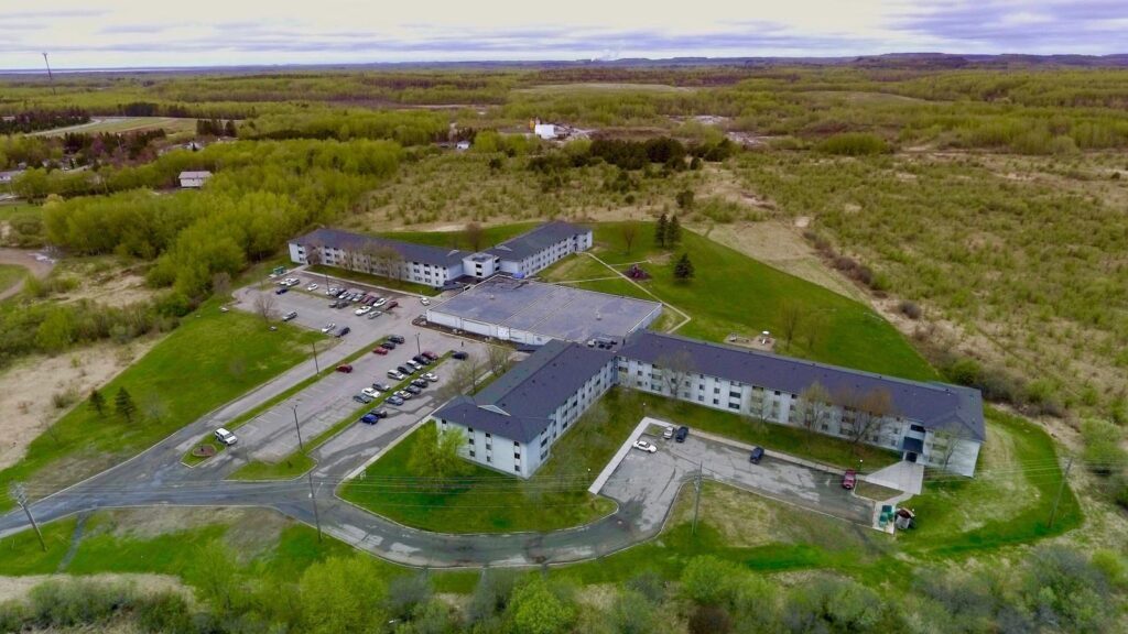 Meadowview Apartments in Hibbing, MN - Foto de edificio