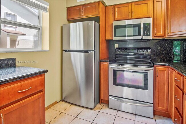 113 Gardens Dr in Pompano Beach, FL - Building Photo - Building Photo