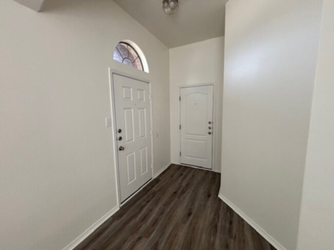 8135 Tierra Del Sol Rd in Arlington, TX - Building Photo - Building Photo