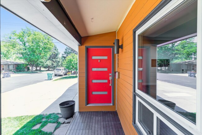 5480 W Iowa Ave in Lakewood, CO - Building Photo - Building Photo