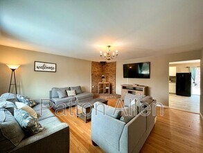 63 Ben Lippen Rd in Asheville, NC - Building Photo - Building Photo