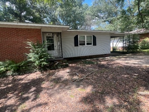 3141 Oak Forest Dr in Jackson, MS - Building Photo - Building Photo