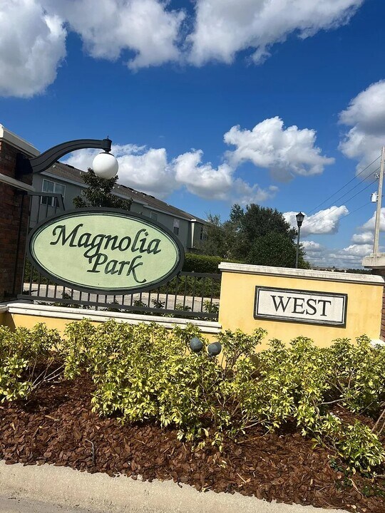 8725 Turnstone Haven Pl in Tampa, FL - Building Photo