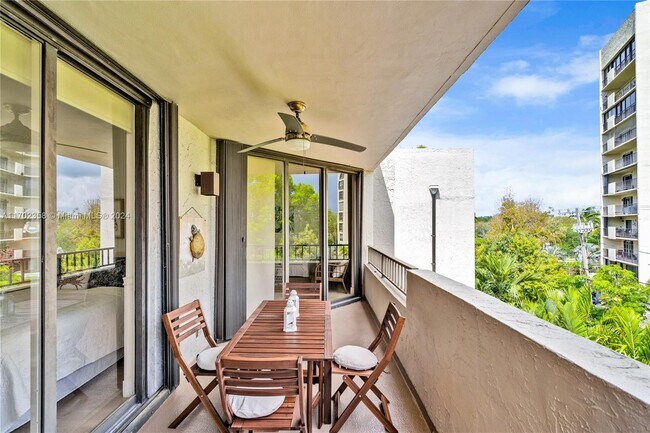 101 Crandon Blvd in Key Biscayne, FL - Building Photo - Building Photo