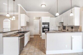 16016 Promontory Rd in Edmond, OK - Building Photo - Building Photo