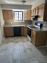 333 Crows Mill Rd in Woodbridge Township, NJ - Building Photo - Building Photo
