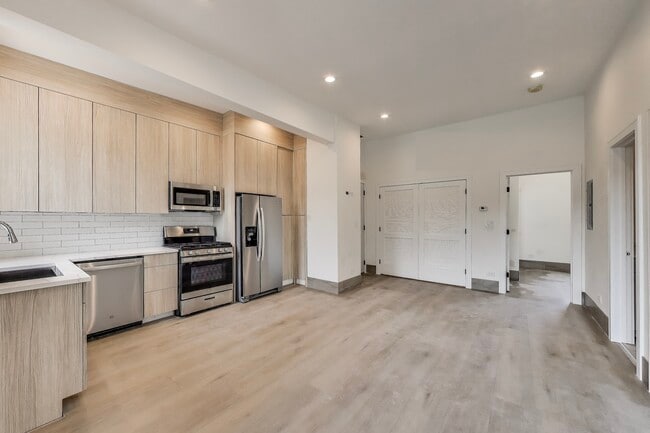 2023 N Drake Ave, Unit 3N