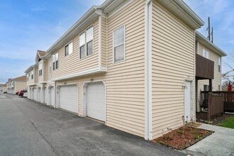 3411 Whispering Hills Dr in Chester, NY - Building Photo - Building Photo