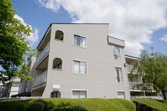 Mountain Ridge in Abbotsford, BC - Building Photo - Building Photo