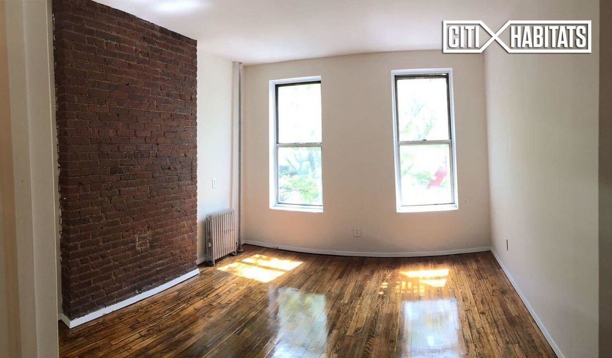 311 E 105th St-Unit -2C in New York, NY - Building Photo