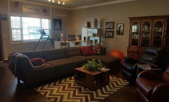 925 S Haskett St in Mountain Home, ID - Building Photo