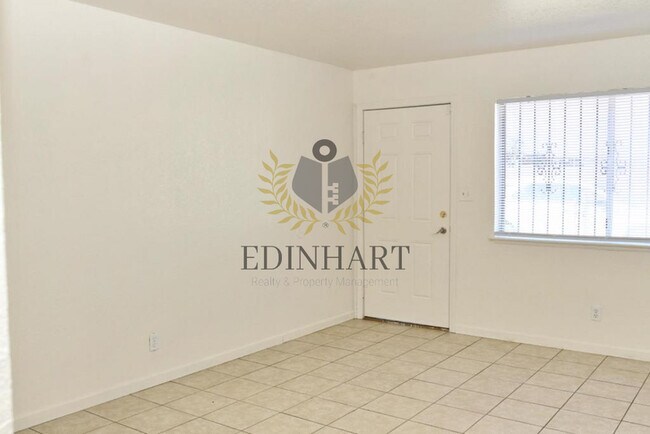 2303 S Poppy Ave in Fresno, CA - Building Photo - Building Photo