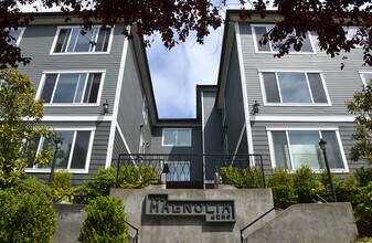 The Magnolia in Seattle, WA - Building Photo - Building Photo