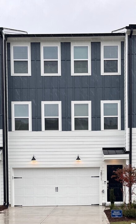 2811 Farmhouse Dr in Apex, NC - Foto de edificio