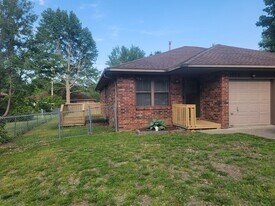 3724 N Farm Road 165, Unit 3724