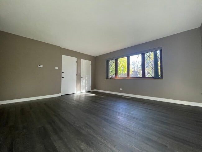 148 E Quincy St, Unit 2 in Riverside, IL - Building Photo - Building Photo