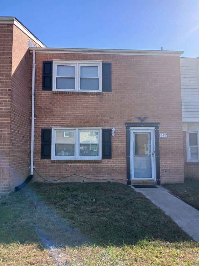 412 Chinaberry Cir in Virginia Beach, VA - Foto de edificio - Building Photo