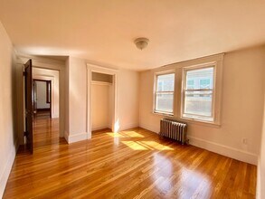 90 Harriet St, Unit 2 in Boston, MA - Foto de edificio - Building Photo