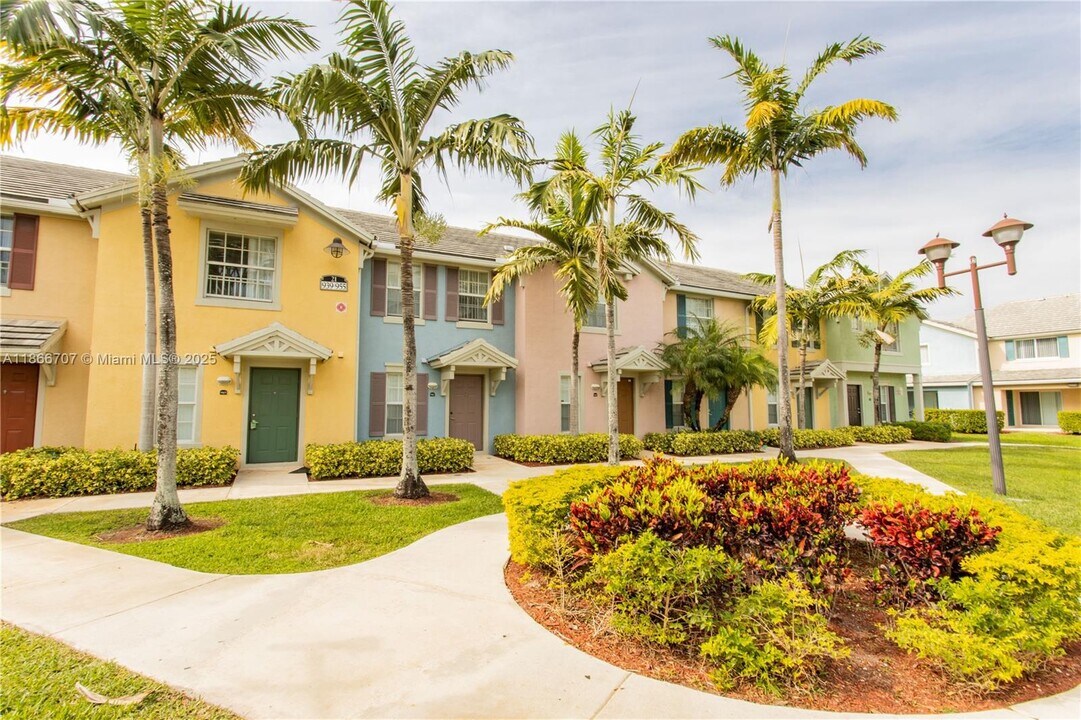 701 N Powerline Rd in Pompano Beach, FL - Building Photo