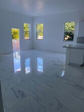 1482 NW 46th St in Miami, FL - Building Photo - Building Photo
