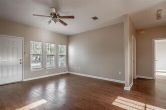 1616 Avenue N, Unit 12 in Huntsville, TX - Building Photo - Building Photo