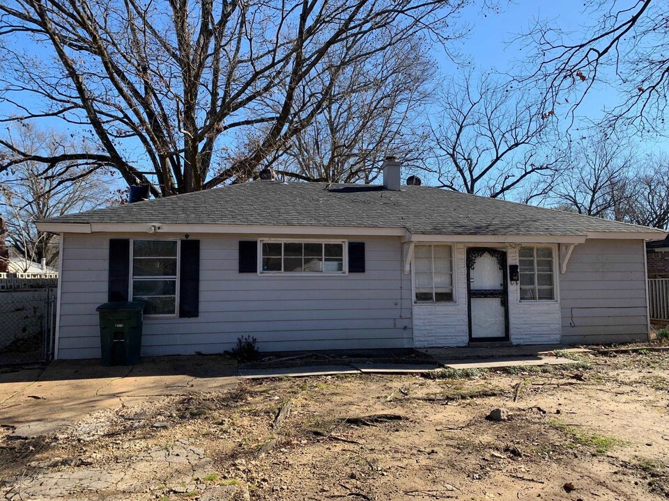 1858 Parnassus St in Memphis, TN - Building Photo