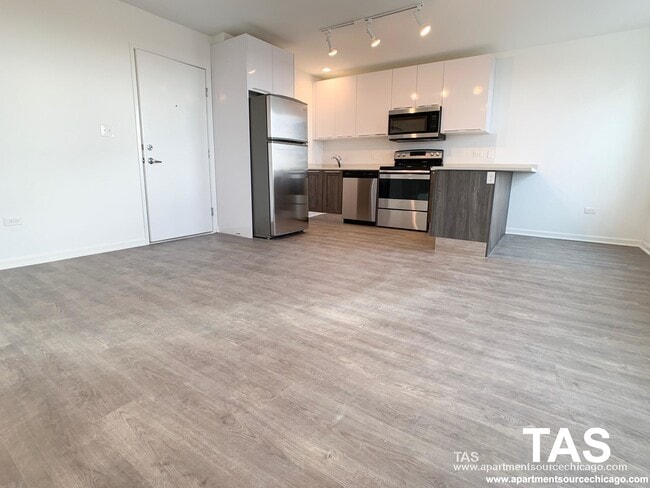 940 W Winona St, Unit 602 in Chicago, IL - Building Photo - Building Photo