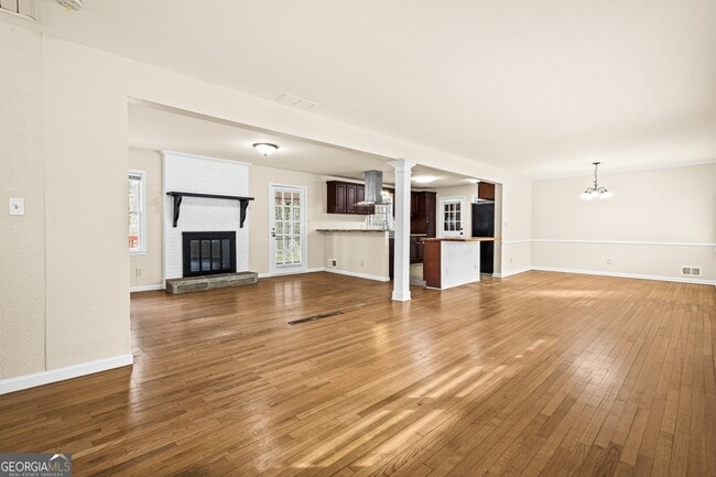 816 Valley Creek Dr in Stone Mountain, GA - Building Photo - Building Photo