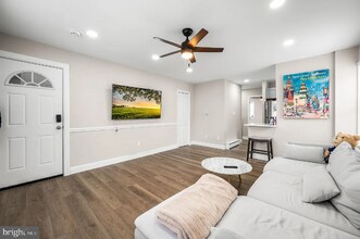 21 W 7th St, Unit B in Media, PA - Building Photo - Building Photo