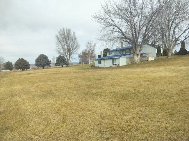 300 Burkhardt Rd in Grand View, ID - Building Photo - Building Photo