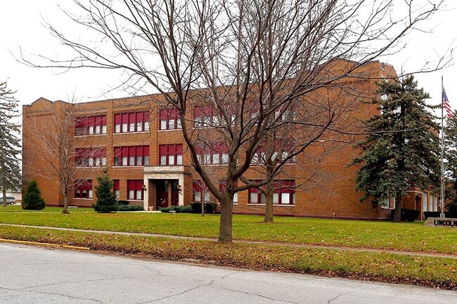 LINCOLN PARK APARTMENTS in Greenfield, IN - Building Photo - Building Photo