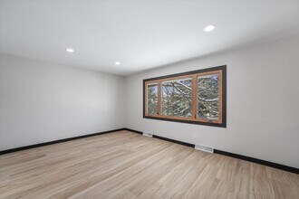 666 Hearne Ct-Unit -668 Hearne Ct in Hartland, WI - Building Photo - Building Photo